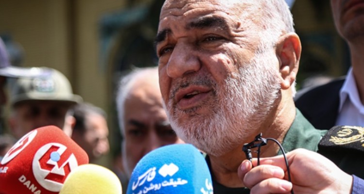 سرلشکر سلامی از نمایشگاه نمایندگی ولی فقیه در سپاه بازدید کرد