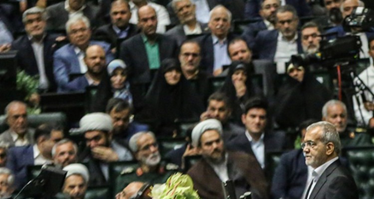 پزشکیان: دولت از تمام ظرفیت‌ها برای صیانت از حقوق خبرنگاران بهره می‌گیرد