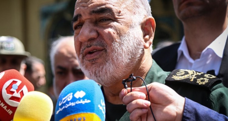 نیروهای مسلح جمهوری اسلامی صحنه مبارزه را ترک نمی‌کنند