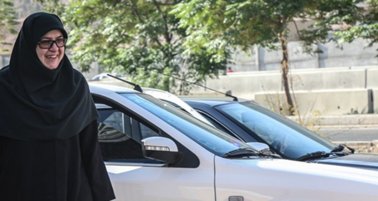 موفقیت برای زنان در جامعه ما دشوار است