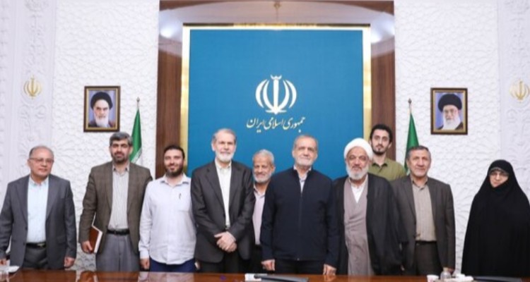 پزشکیان: برخی نگاه و رفتار غلط خود را به نظام و انقلاب نسبت می‌دهند