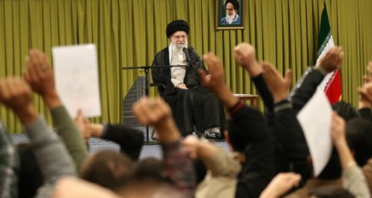 مطمئن باشید مسئولین کشور در جهت مقابله منطقی با دشمن تعلل و کوتاهی نخواهند کرد