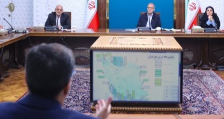 تاکید پزشکیان بر حضور بخش خصوصی در حوزه حمل و نقل ریلی، جاده‌ای و توسعه اسکله‌ها