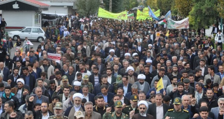 راهپیمایی روز ۱۳ آبان، روز دانش آموز و مبارزه با استکبار جهانی امروز همزمان با سراسر کشور در شهرستان اسلام آبادغرب آغاز شد