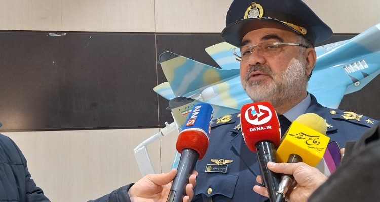 نیروی هوایی ارتش با قدرت و اقتدار پشت مردم و نظام ایستاده/ اجازه هیچ دست درازی را به دشمنان نمی دهیم