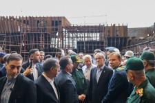 بازدید پزشکیان از صنایع کشتی‌سازی شهید محلاتی بوشهر