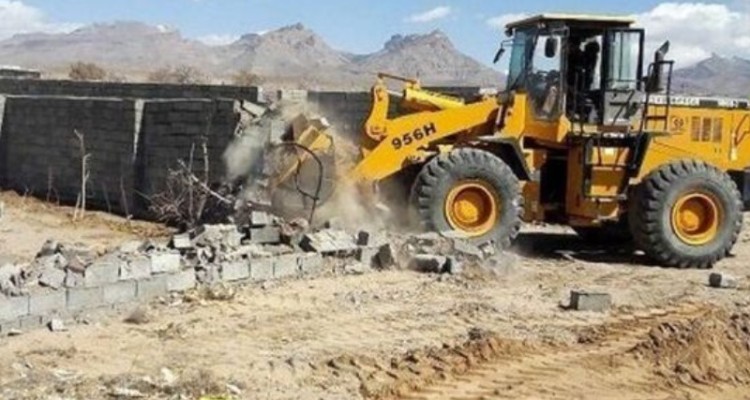 زمین‌خواری پدیده‌ای که در اسلام‌آبادغرب رواج دارد