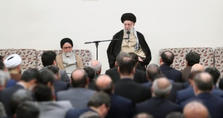 تنها راه‌حل مشکلات، پایبندی به مبانی انقلاب است/حفظ رویکرد انقلابی، مهمترین ویژگی وزارت اطلاعات از ابتدا تاکنون