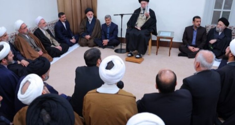 رهبر انقلاب: حوزه علمیه وام‌دار آیت‌الله جوادی‌آملی است رهبر انقلاب: حوزه علمیه وام‌دار آیت‌الله جوادی‌آملی است