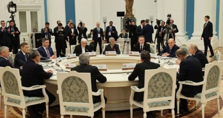 دیدار روسای شرکت‌کننده در اجلاس نخست وزیران سازمان شانگهای با پوتین