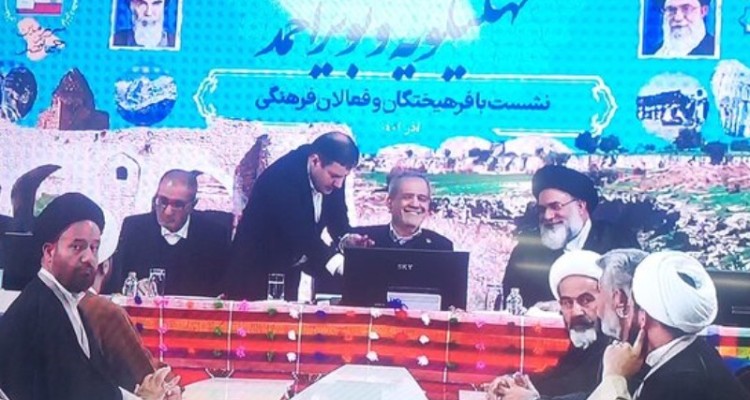 با کار جهادی و ایثارگری بر مشکلات کشور غلبه خواهیم کرد