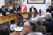 عارف: ۱۶ آذر باید همیشه زنده باشد/ انقلاب ما به این نماد نیاز دارد