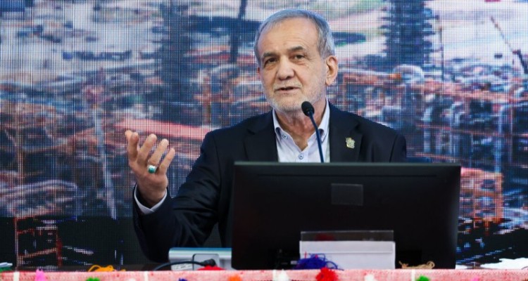 زیر بار خواسته‌های ذلت‌بار آمریکا نمی‌رویم/ اصلاح قیمت بنزین برای رفع ناعدالتی بود/ چاره ای جز صرفه جویی نداریم