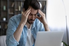 چرا همیشه خسته‌ایم؟/ بررسی علمی دلایل خستگی مزمن در جامعه امروز