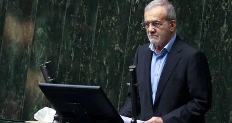 پزشکیان برای دفاع از بودجۀ ۱۴۰۵ به مجلس رفت