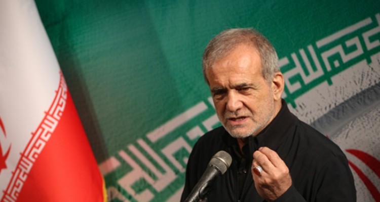 باید به هر شکلی که شده مشکل معیشت مردم را حل کنیم