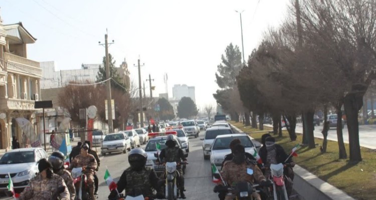 رژه موتوری و خودرویی در اسلام‌آبادغرب همزمان با آغاز دهه فجر