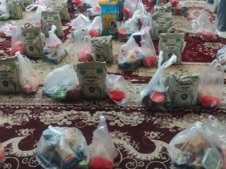 توزیع ۵۰ بسته معیشتی در بخش حمیل؛ اجرای گسترده طرح ایران همدلی توسط مؤسسه عطر گل نبوی