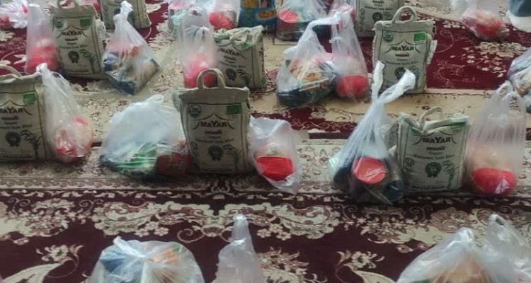 توزیع ۵۰ بسته معیشتی در بخش حمیل؛ اجرای گسترده طرح ایران همدلی توسط مؤسسه عطر گل نبوی