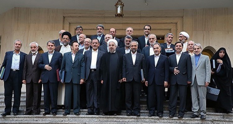  تغییرات در کابینه دولت تدبیر و امید  یک اخطار از سوی طیف اصلاح طلبان تندرو به دولت آقای روحانی می باشد