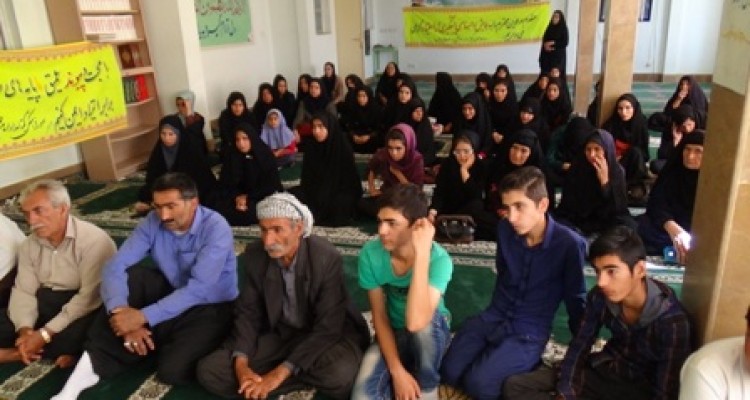 تاکید بر حرفه آموزی در طرحهاي خودكفايي /برگزاري کارگاه آموزشي آسيب هاي اجتماعي كميته امداد اسلام آباد غرب 