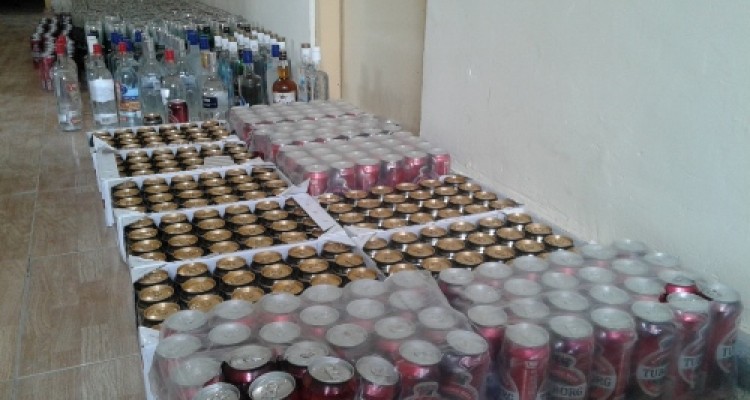 کشف یک محموله مشروبات الکلی دراسلام آبادغرب / دستگیری سارق مسلح سابقه دار 