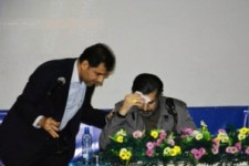 استفاده بی پروا از عوامل و امکانات دولتی 47 روز مانده به انتخابات/ ضعف اطلاعات سیاسی خرازی با صدای گرفته/ سخنران جلسه را نا تمام گذاشت