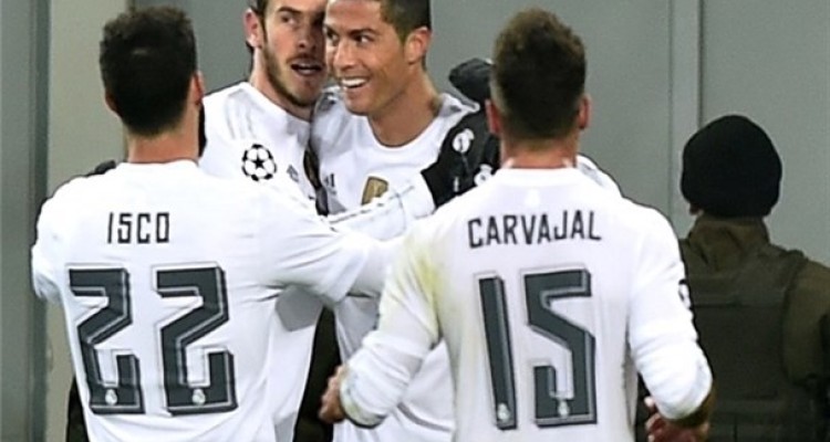 ستاره های رئال مادرید در هواپیما+عکس