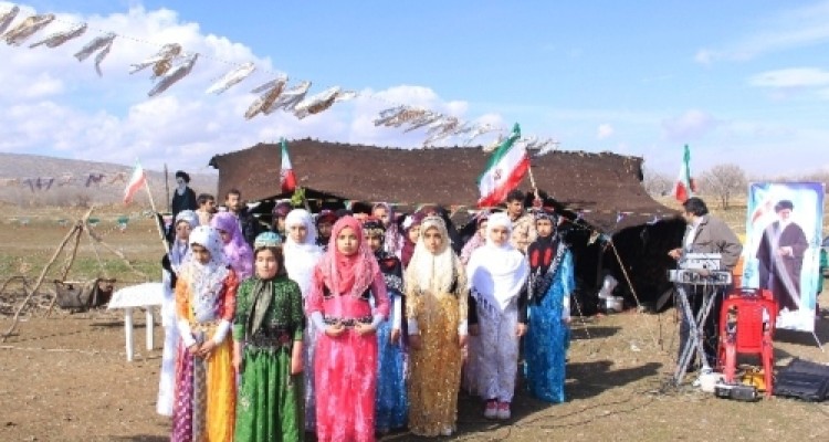  جشن پیروزی انقلاب اسلامی در طبیعت اسلام آبادغرب