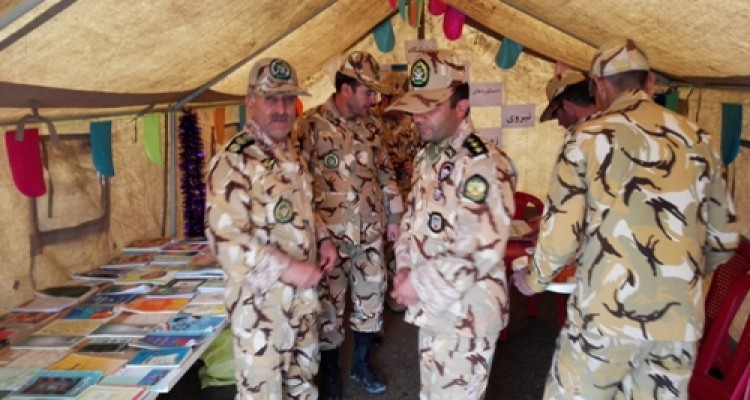 برگزاری نمایشگاه کتاب و خدمات بهداری توسط تیپ 181 زرهی ارتش در اسلام آبادغرب+عکس