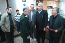 اهداء لوح تقدیر فرمانده کل سپاه پاسداران به خانواده شهید سرافراز "میثم فولادی" دراسلام آبادغرب+عکس