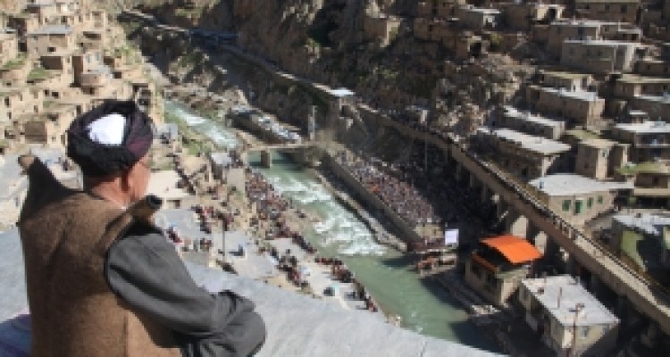 مراسمی به قدمت تاریخ در میان صخره های شاهو/ پژواک آوای محلی و صدای خروشان سیروان در پالنگان+ تصاویر 