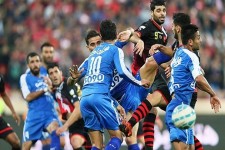 پایان افسانه 4 برای آبی‌ها/ پرسپولیس با گلباران استقلال به صدر رفت + جدول و عکس