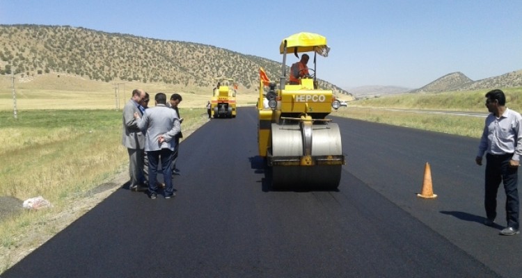  3 پروژه مهم راه سازی در شهرستان اسلام آبادغرب در حال انجام است