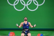 کیانوش رستمی: مدالم را به شهدای مدافع حرم تقدیم می‌کنم + فیلم