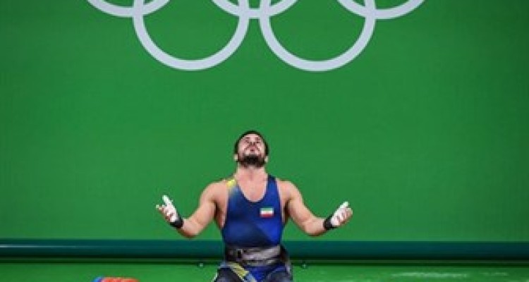 کیانوش رستمی: مدالم را به شهدای مدافع حرم تقدیم می‌کنم + فیلم