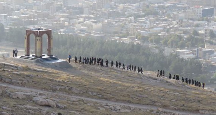 کوهپیمایی بانوان به مناسبت روز تربیت بدنی و ورزش در اسلام آباد غرب+عکس