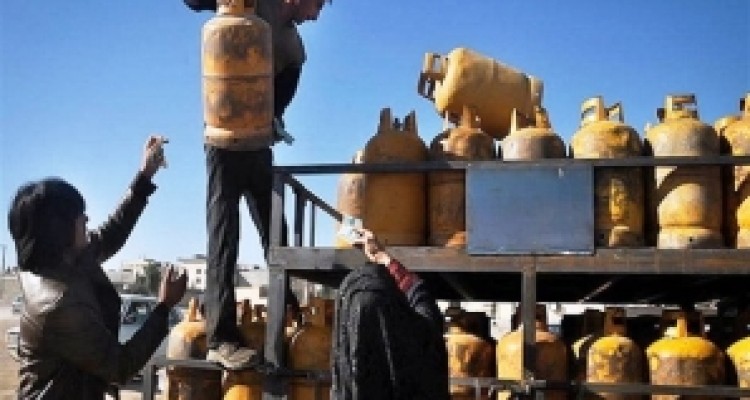 گاز مایع در روستاهای گیلانغرب نایاب شد/ مردم دست به دامان آتش هیزم شدند