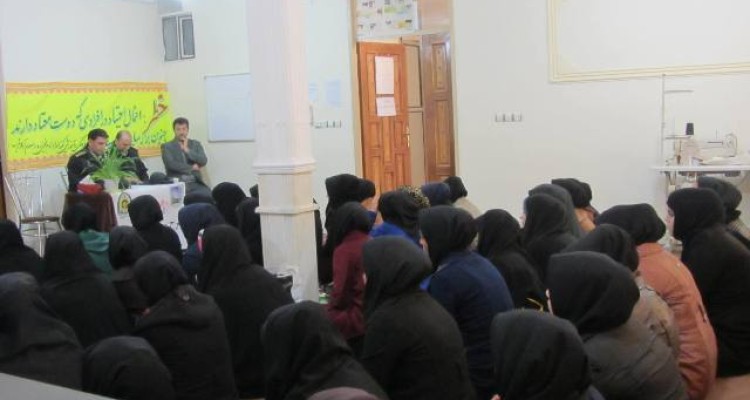 همایش آسیب های اجتماعی فضای مجازی و پیشگیری از اعتیاد در اسلام آبادغرب برگزار شد