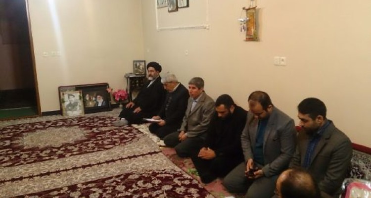 امام جمعه اسلام آبادغرب: عزت و استقلال کشور مرهون خون شهیدان است/ سرکشی از خانواده شهدا  وظیفه همه ماست