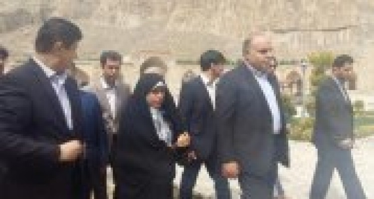 واکنش عجیب معاون رئیس جمهور به انعکاس اعتراض جوانهای کرمانشاهی به بیکاری/ احمدی پور: دیگه با شما مصاحبه نمی کنم شما که خبرت رو دادی!