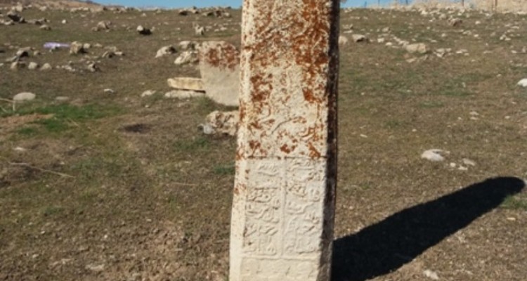 گورستان تاریخی چشمه‌سنگی یکی از آثار ملی ایران در اسلام‌آبادغرب+تصاویر