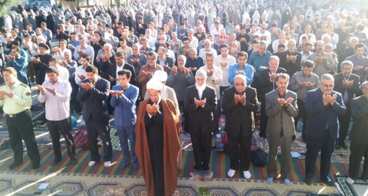 برپایی نماز عید فطر در اسلام آبادغرب+ تصاویر