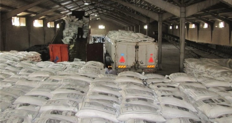 برنج و چای غیر استاندارد از مبادی قانونی وارد کشور می شوند/باید با نفوذهای حاکم بر دستگاههای اقتصادی مقابله کرد 