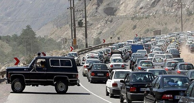 ترافیک نیمه سنگین هراز/مه گرفتگی و بارندگی در محورهای شرق تهران