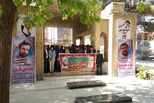  غبار روبی مزار شهدا به مناسبت هفته دولت در اسلام آبادغرب