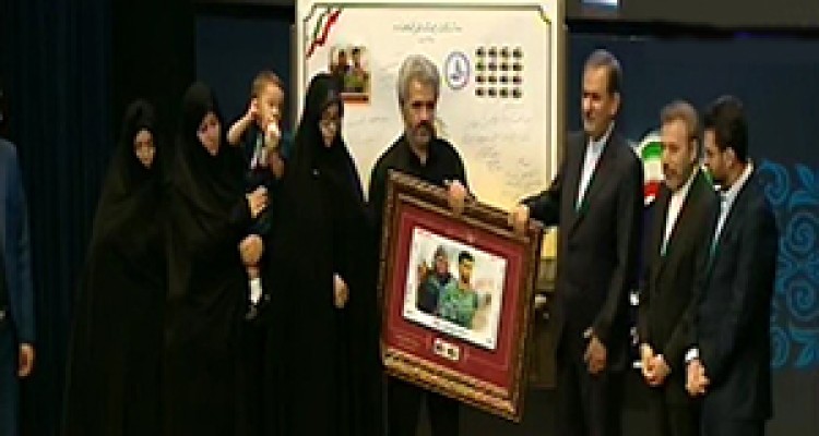  رونمایی از تمبر یادبود شهید محسن حججی + فیلم