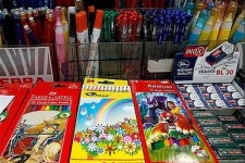 تاخت و تاز نوشت افزارها با رنگ و لعاب غربی/ کم فروغی تصاویر شخصیت های ایرانی در بازار لوازم التحریر