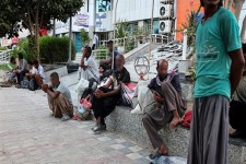 کارگران مهاجر کارتون خواب شدند و خبری از کار نیست