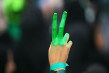 نظر واقعی دولت درباره حصر چیست؟/ تلاش دولت برای حفظ حامیان "شعار" رفع حصر